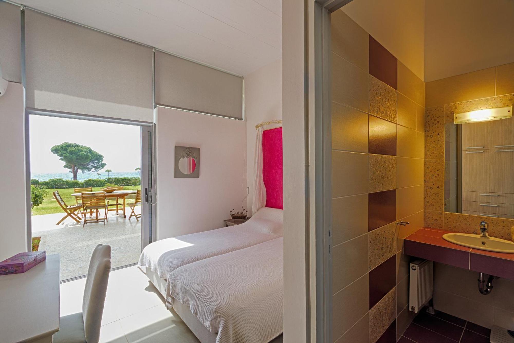 Beachfront Villa Hoopoe Schinias, Marathon Экстерьер фото